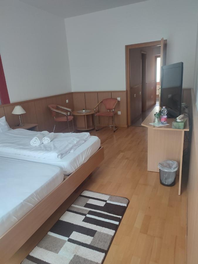 Park Hotel Nagyatád Екстериор снимка
